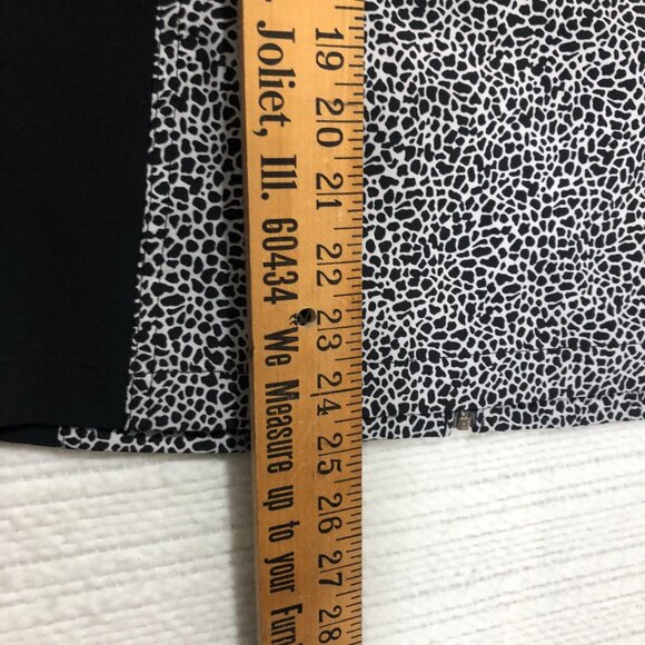 Chico's Weekends Women's Size 1 Full Zipper Sleeveless Vest Black and White - Picture 8 of 10